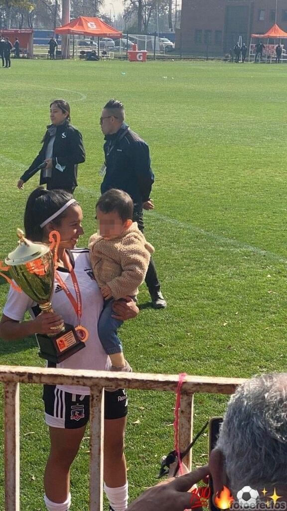 La jugadora de Colo Colo festejó junto a su hijo Mateo