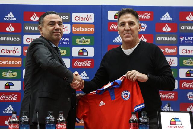 Francis Cagigao en la presentación oficial del técnico Eduardo Berizzo.