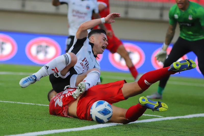 Óscar Opazo salió con problemas físicos ante La Calera, pero ya está disponible en Colo Colo