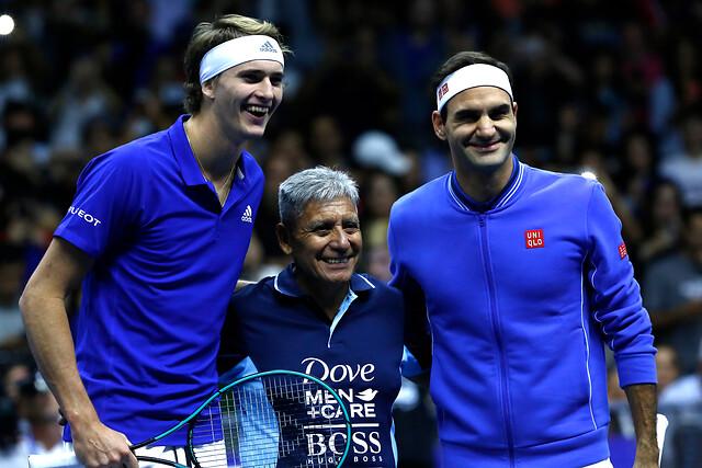 Roger Federer y Alexander Zverev en el partido de exhibición en Chile.