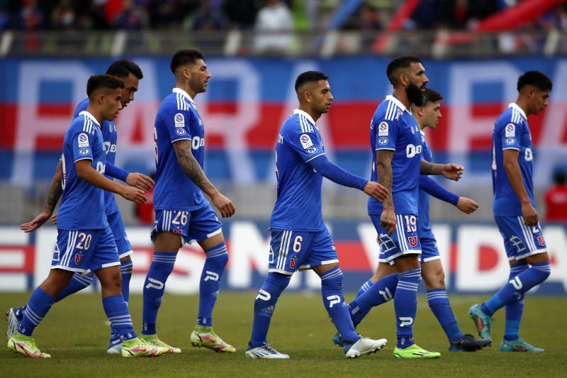 Los jugadores de la U se retiraron del estadio sin despedirse de la gente, según denuncia la barra.