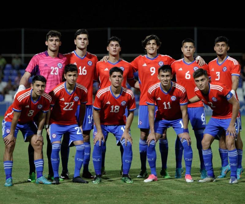 Sebastien Pineau junto a La Roja Sub-20 en la Costa Cálida Supercup