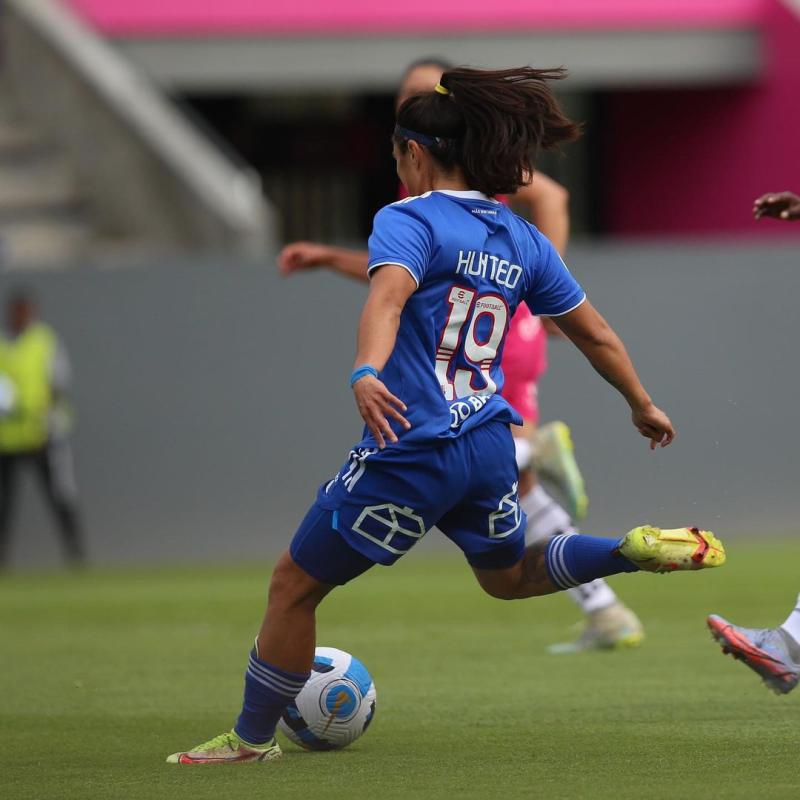 Yessenia Huenteo anotó el primer gol para Universidad de Chile.