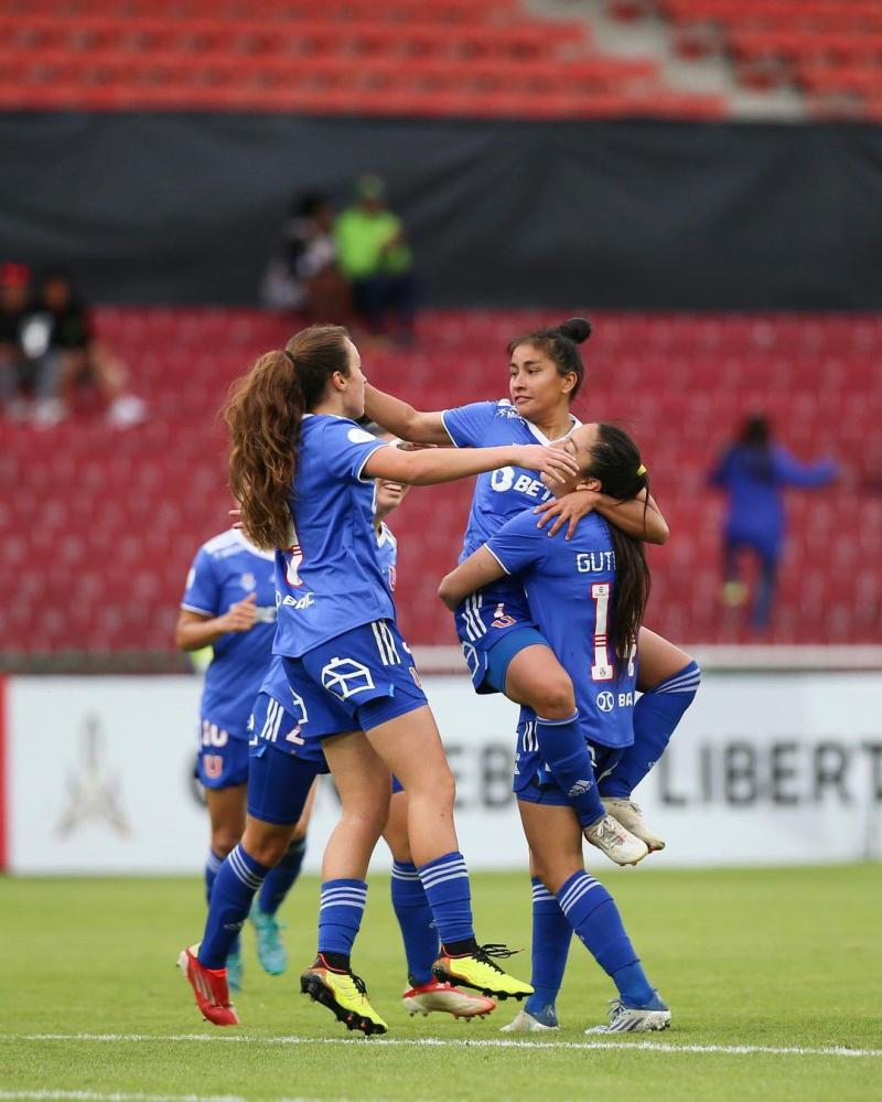 Jugadoras de la U celebrando ante Libertad Limpeño (Créditos: Universidad de Chile)