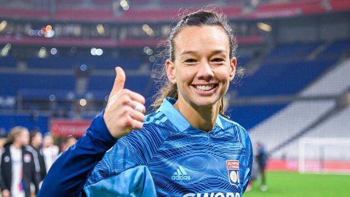 Christiane Endler busca los tres puntos junto a Olympique de Lyon en este partido.