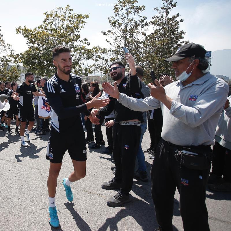 Colo Colo fue sorprendido por sus funcionarios con un emocionante pasillo de honor.