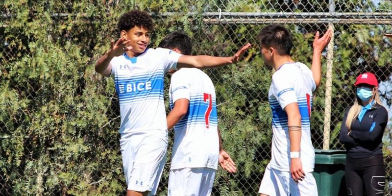 Juan Francisco Rossel ha sumado minutos en la selección y la UC ya lo proyecta para la pretemporada