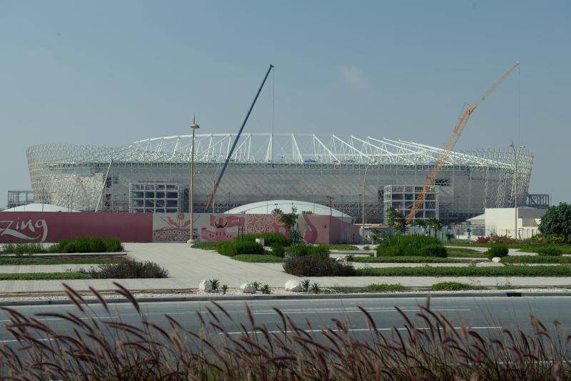 Entre 400 y 500 obreros migrantes murieron en la construcción de estadios en Catar