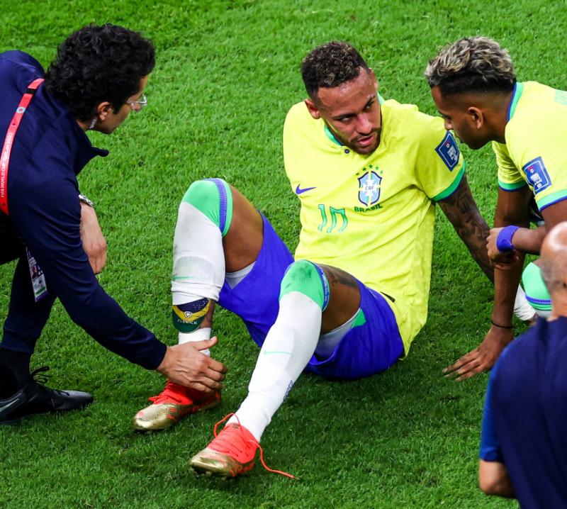 Neymar sufrió un problema en un tobillo en su estreno en el Mundial Catar 2022