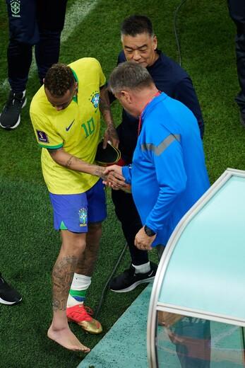 Neymar abandonó el terreno de juego con el tobillo totalmente hinchado. ¿Podrá seguir en Catar 2022?