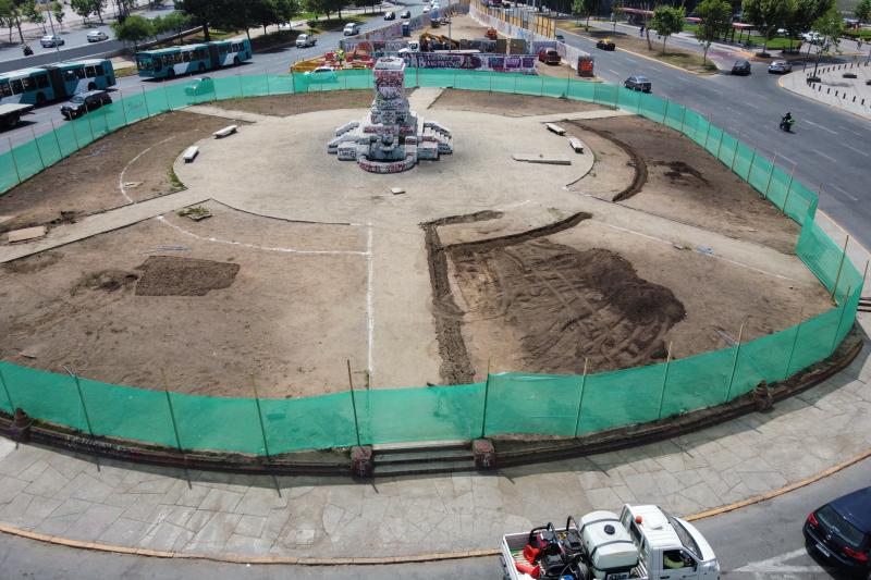 Evelyn Matthei anunció reparaciones en Plaza Baquedano donde envió un mensaje a los hinchas de la U