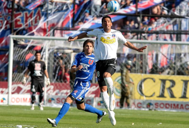 Lucas Barrios, jugando en Colo Colo.