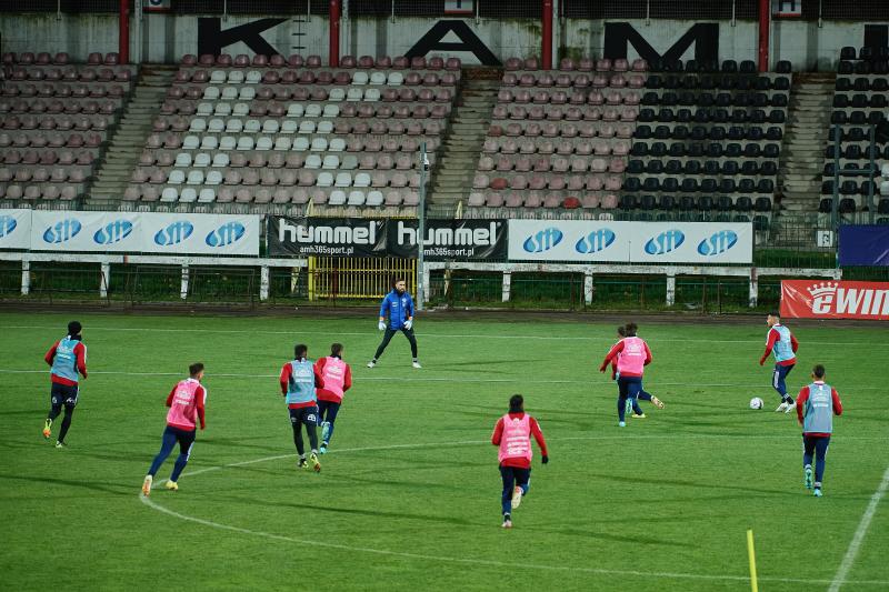 La Roja entrena en Varsovia de cara al duelo con Polonia
