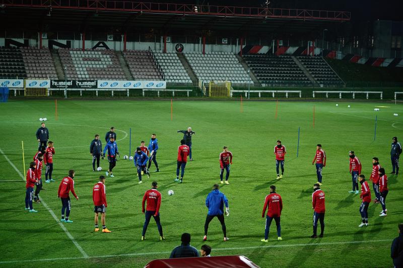 Eduardo Berizzo busca alternativas para encontrar su equipo en la Roja