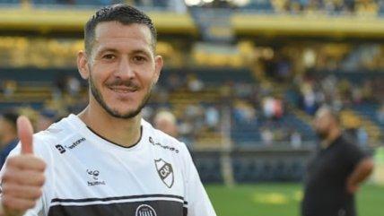 Hinchas de Platense hicieron un festín con la partida de Ramiro González a Colo Colo.