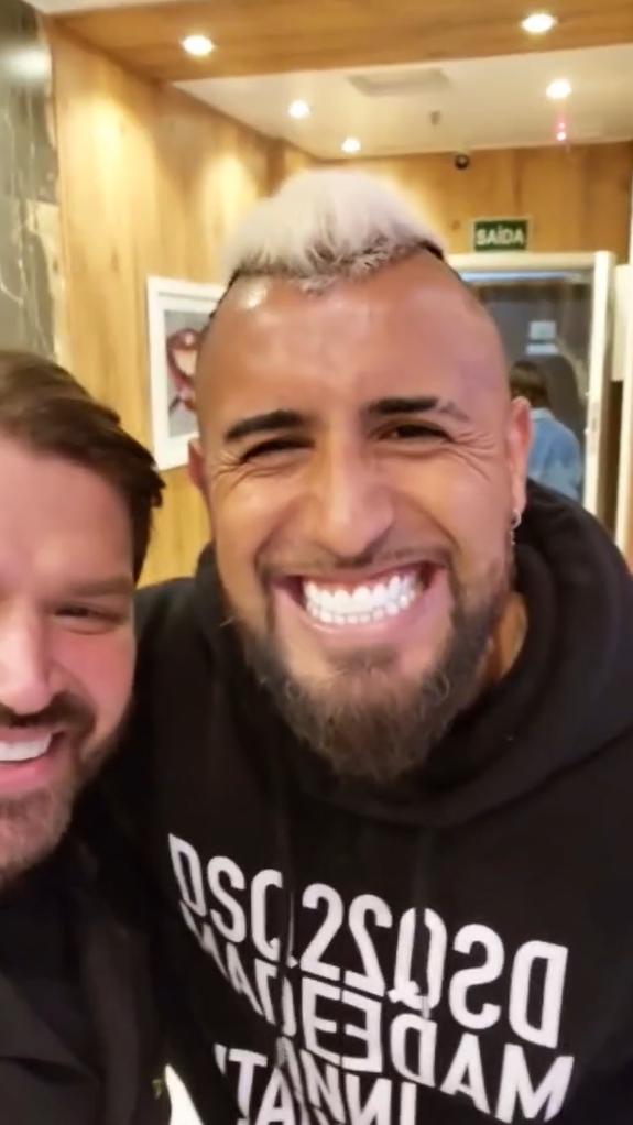 La nueva sonrisa de Arturo Vidal.
