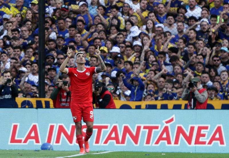Leandro Fernández celebró más de un gol alzando las manos al cielo en honor a su hermano David. (AFP)