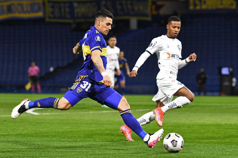 Cristian Pavón está en la órbita de Colo Colo. Crédito: AFP.