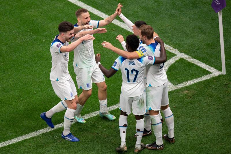 Robbie Williams se robó la película cantando para Inglaterra.