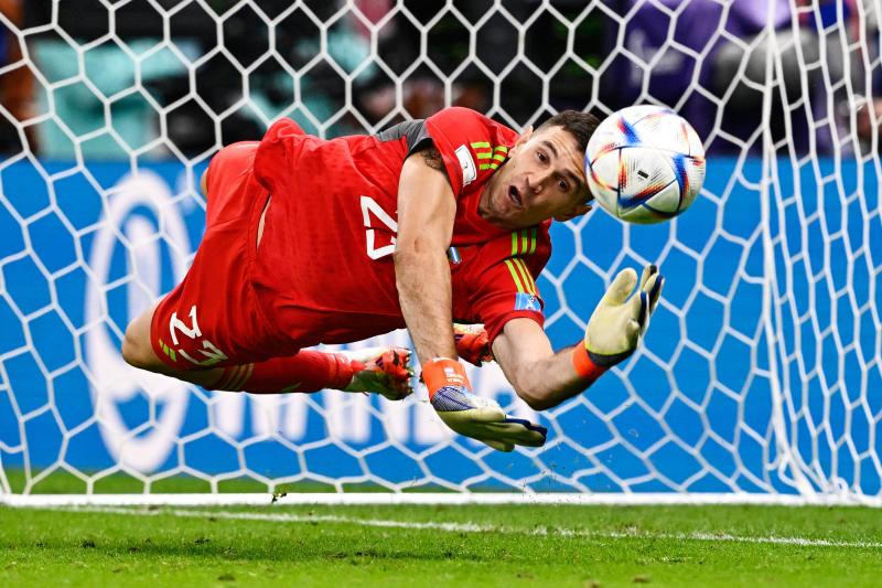 'Dibu' Martínez fue figura en la tanda de penales ante Países Bajos - Photosport