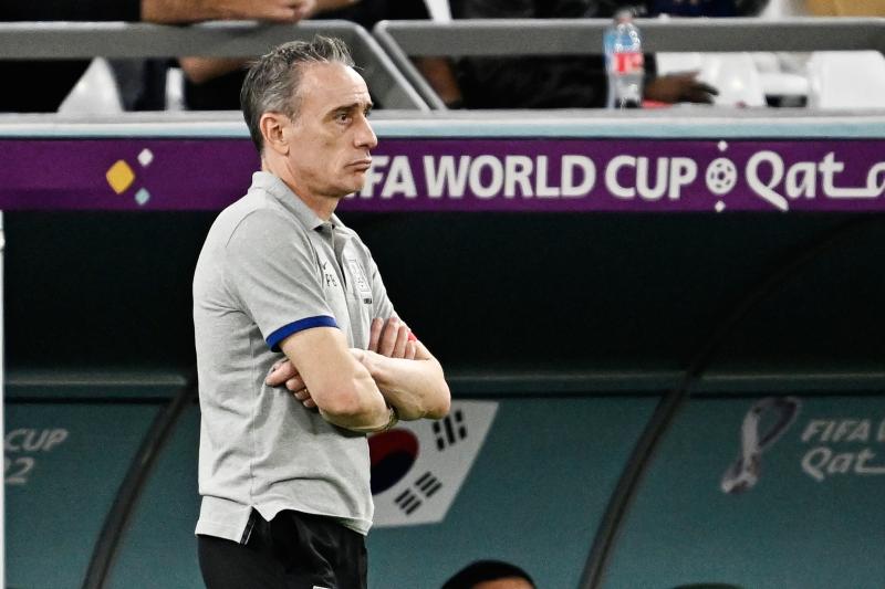Paulo Bento no escondió su molestia por los descansos en el Mundial - Photosport
