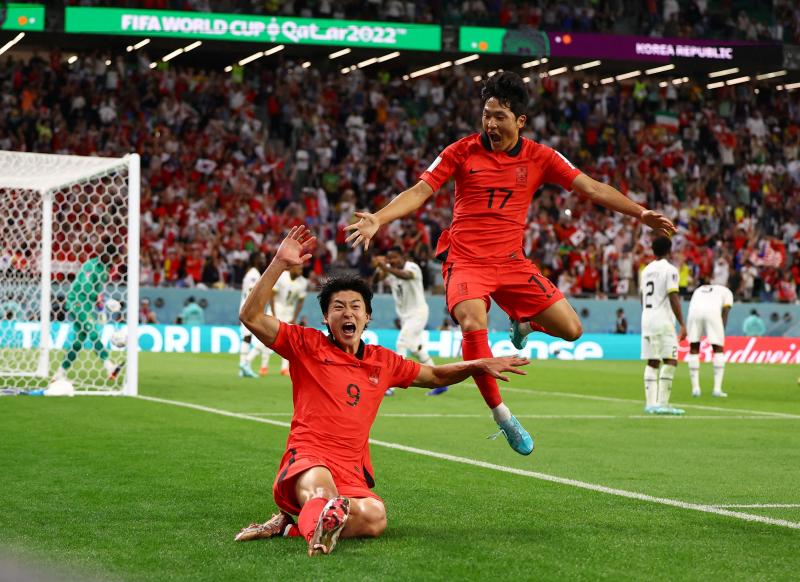 El 9 de Corea festejando su doblete - Reuters