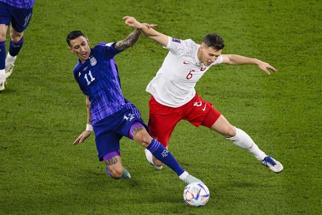 Ángel Di María sufre una sobrecarga muscular y es duda para el duelo de octavos de final ante Australia en Catar 2022 .