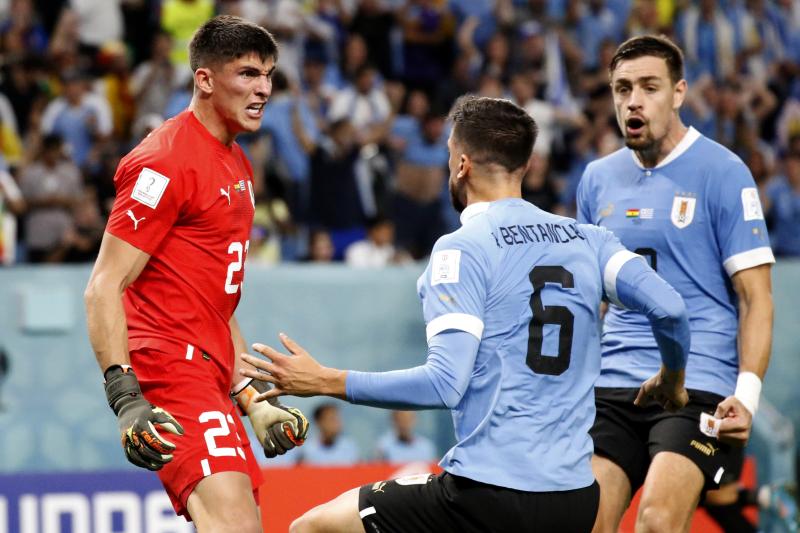 Sergio Rochet evitó el penal de André Ayew en el Ghana vs. Uruguay del Mundial Catar 2022