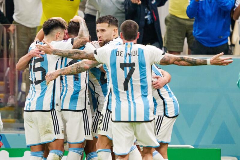Argentina derrotó a Países Bajos y se medirá ante Croacia en las semifinales del Mundial Catar 2022. Crédito: Photosport.