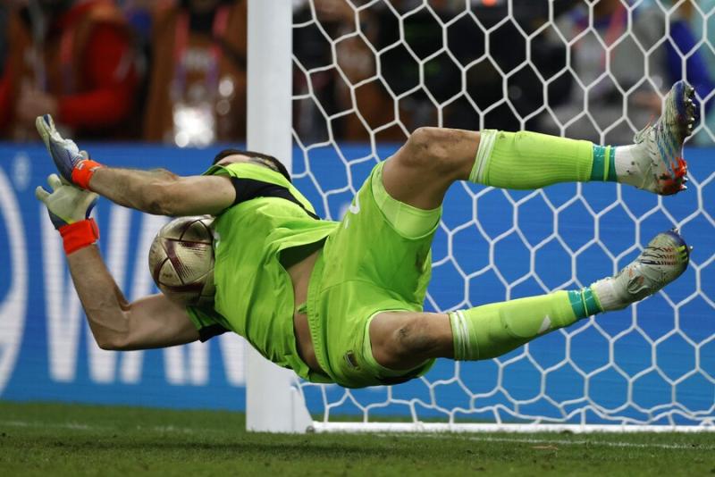 Emiliano Martínez fue clave en la obtención del Mundial Catar 2022. Imagen: Photosport.