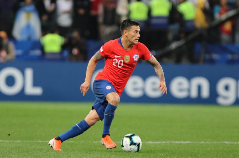 Charles Aránguiz no lo pasa bien debido a sus recurrentes lesiones.