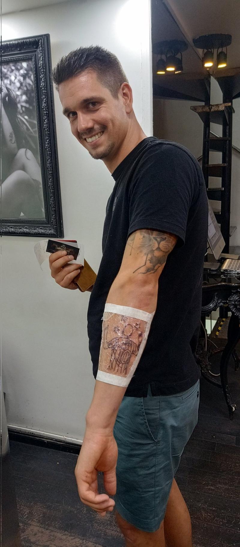 Un alemán viajó a Argentina para vivir la obtención del título y se tatuó a Messi.