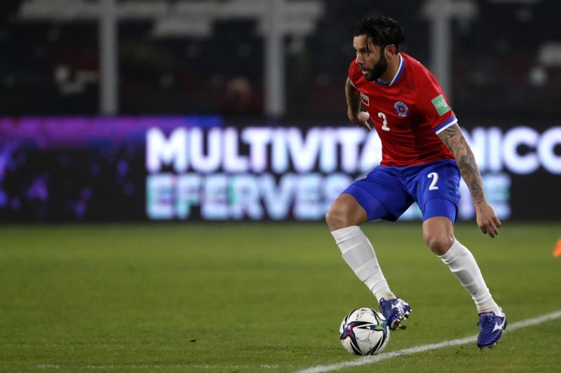 Eugenio Mena se suma a los retornos de la generación dorada al fútbol chileno y a la UC - Photosport