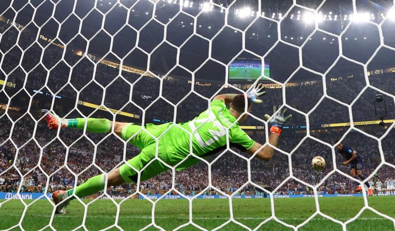 Emiliano Martínez agigantó su figura en la selección Argentina.