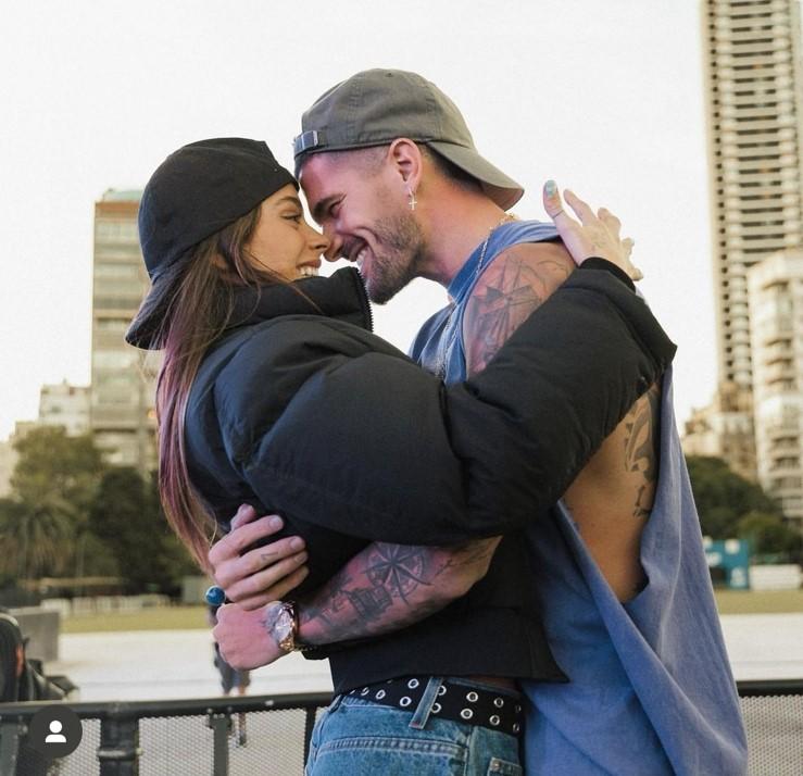 Rodrigo De Paul fue criticado por su reencuentro con la cantante Tini Stoessel.