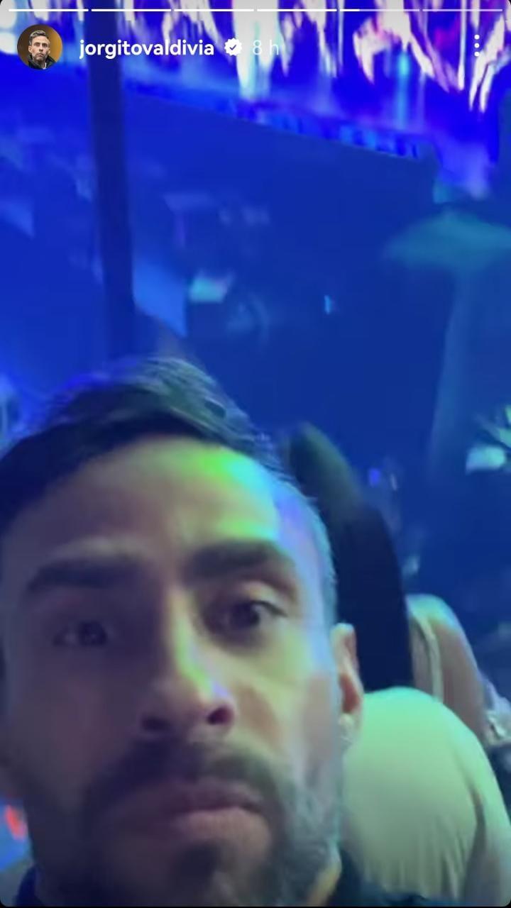 Jorge Valdivia disfruto del concierto de Daddy Yankee junto a Daniela Aránguiz.