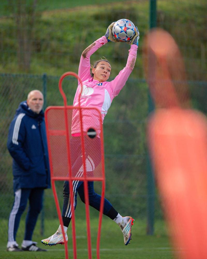 Christiane Endler está entre las citadas y asoma como titular en Olympique de Lyon para la UEFA Champions League
