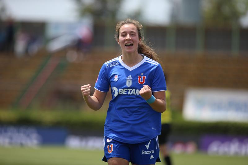 Sonya Keefe se consolidó como la goleadora del Campeonato Nacional 2022.
