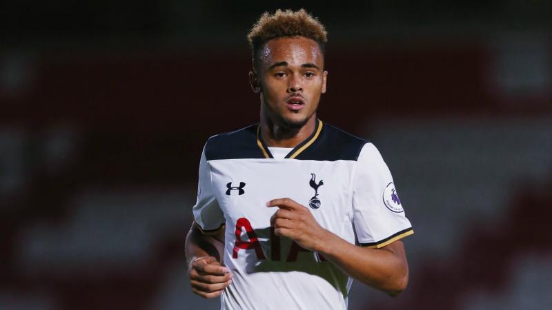 Anton Walkes surgió de las divisiones menores de Tottenham.