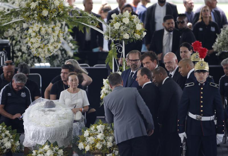 Gianni Infantino se hizo presente en el velorio de Pelé (Reuters)