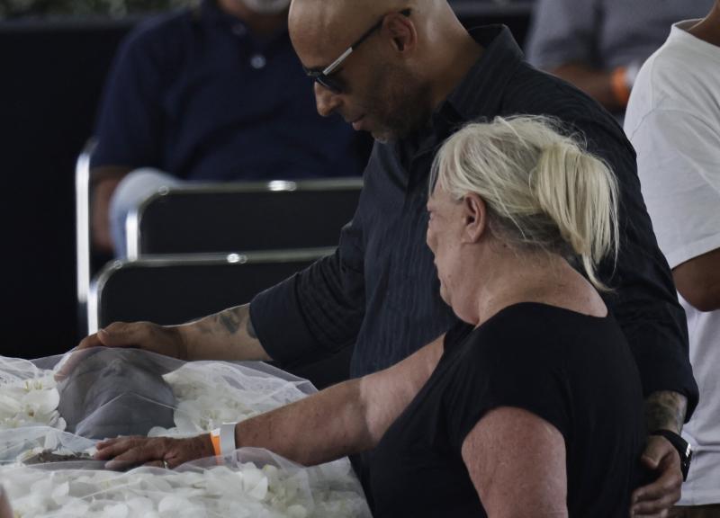 Pelé fue velado a féretro abierto en su multitudinaria despedida. (Reuters)