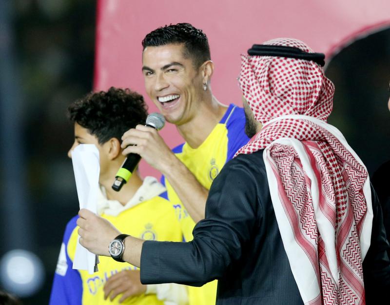 Cristiano Ronaldo protagoniza tremendo 'fail' en su presentación en Al Nassr. (Reuters)