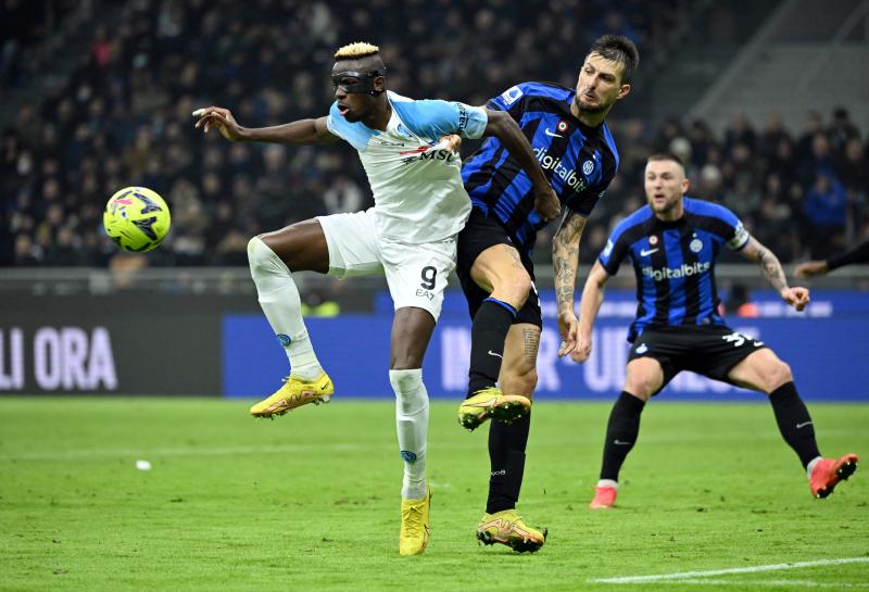 El duelo entre Inter de Milán y Napoli estuvo marcado por los cánticos ofensivos hacia Diego Maradona.