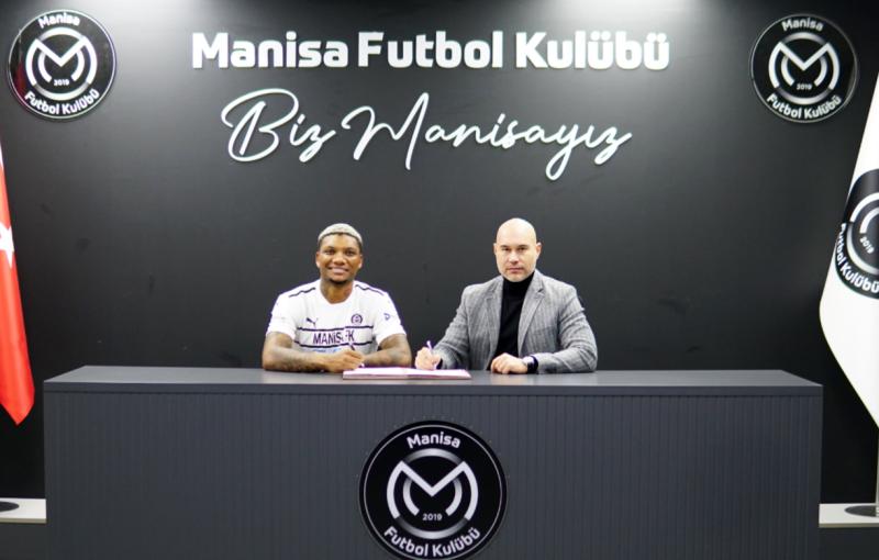 Junior Fernandes fue presentado en Manisa FK tras su salida de la U. Crédito: @ManisaFK