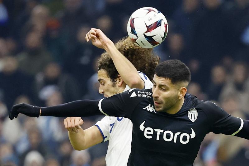 Guillermo Maripán jugó todo el partido ante Alexis Sánchez en la Ligue 1 - Reuters