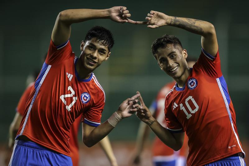 Darío Osorio y Lucas Assadi son dos de las piezas más esperadas en la U de Pellegrino.