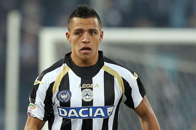 Luego de pasar por River Plate, Alexis Sánchez dio el gran salto a Europa y en Udinese se le vio utilizar un estilo más definido e imponente. (Twitter)