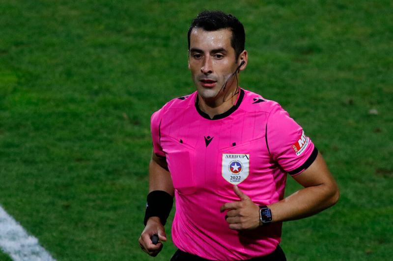 Fernando Véjar recibió duras críticas de Gustavo Quinteros tras la Supercopa. Crédito: Agencia Uno.