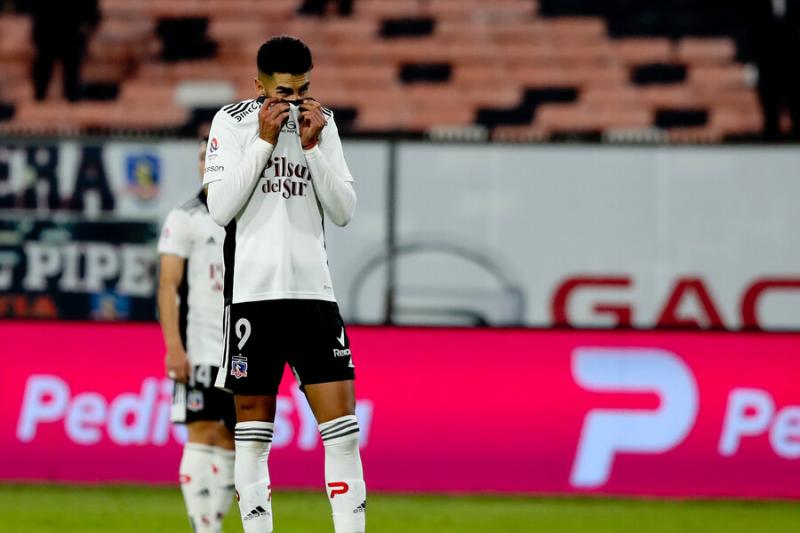 ¿Se queda en Colo Colo? Juan Martín Lucero se aleja de Fortaleza. Crédito: Agencia Uno.