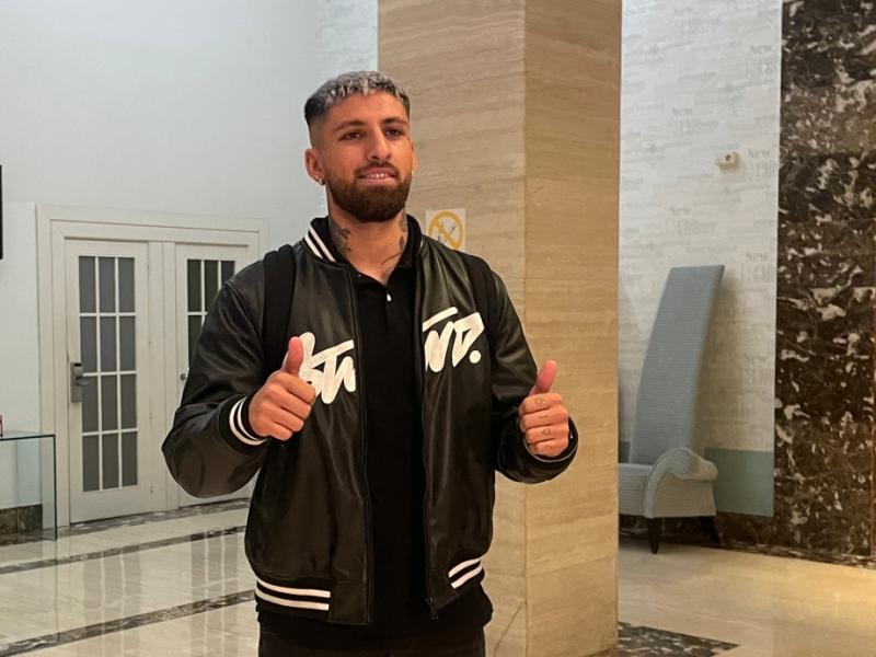 Ignacio Jeraldino en su llegada al hotel en Gijón. Foto: KILLER ASTURIAS